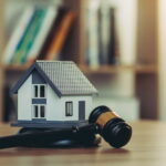 House and gavel representing Florida bankruptcy homestead exemption for snowbirds and seasonal residents